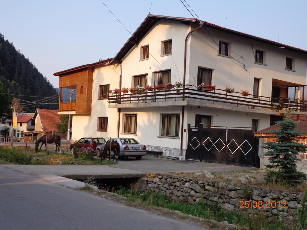 Family Hotel Ecorelax Madzhare Ngoại thất bức ảnh